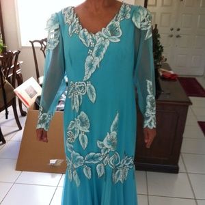 KLEINFELDS NYC- Women's Plus Size Full Length Gown